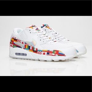 Nike LIMITED EDITION International Flag Sneakers